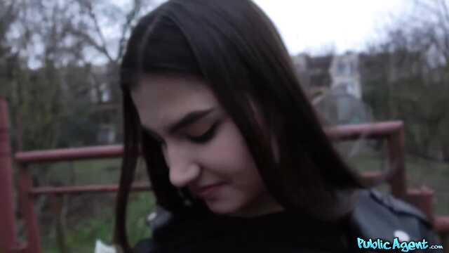 Dogistonlik sexy ayollar Ogli onasini boglab, uni sikdi, lekin porno video mutlaqo aloqasi yoq edi.