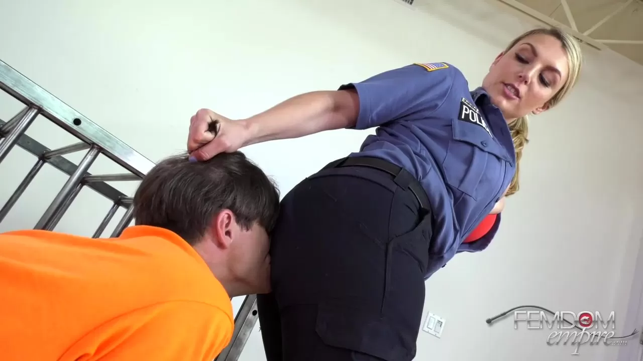 Порно немересі мен әжесі ваннада